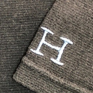 【人気のハリラン】ハリウッドランチマーケット　Hロゴ刺繍Tシャツ　ブラックの画像
