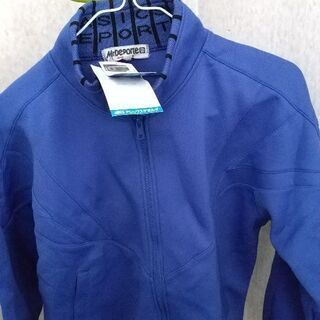 ブルーのアシックスのジャージセット新品です。