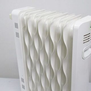 アイリス　ウェーブ型オイルヒーター　IWH-1210K　2018年 の画像