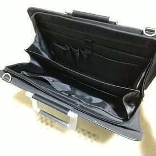 カジュアルなビジネスバッグの画像