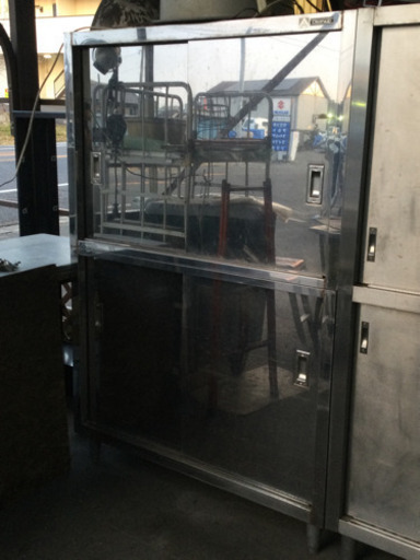 中古　収納庫　戸棚　食器棚　食器庫　　幅120　　奥行60　　高さ180　 （ｃｍ）　店舗　業務用　ステンレス製　保管庫　上下　２段　物置　にも