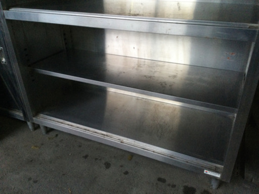 中古　収納庫　戸棚　食器棚　食器庫　　幅150　　奥行60　　高さ180　 （ｃｍ）　店舗　業務用　ステンレス製　保管庫　上下　２段　物置　にも