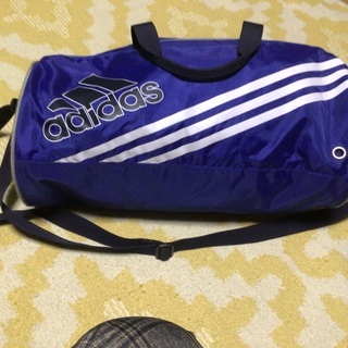 adidas 子どもの水泳バッグ　と　水泳帽　と　バスタオル　セット