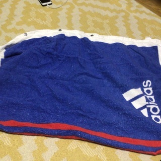 adidas 子どもの水泳バッグ　と　水泳帽　と　バスタオル　セットの画像