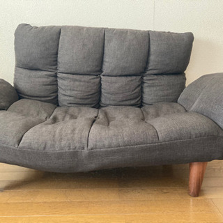 ブラウン2人掛けソファーの画像