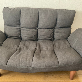 ブラウン2人掛けソファーの画像