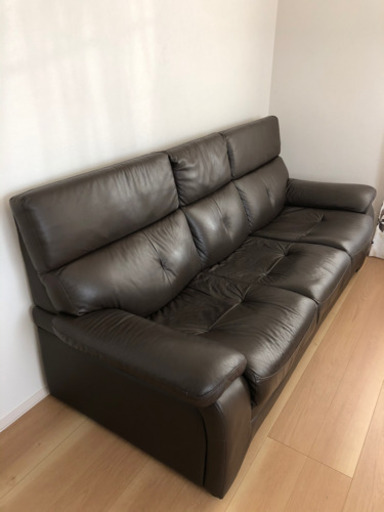 更に値下げしました！　超美品！　譲渡者絶賛募集中！　ニトリ製　本革3人掛けソファ