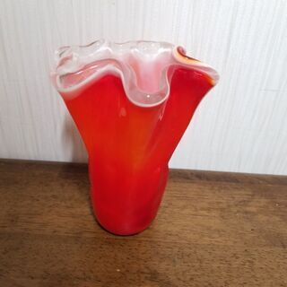 花瓶　ガラス　赤