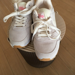 VANS、NIKEレディーススニーカーの画像