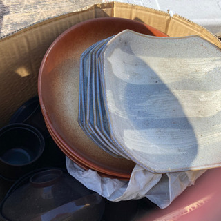 飲食店から引き上げた食器　鍋　皿