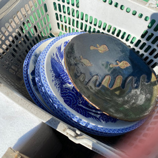 飲食店から引き上げた食器　鍋　皿の画像