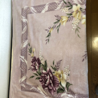 羽毛布団1枚　掛け布団1枚　毛布1枚　お譲りしますの画像