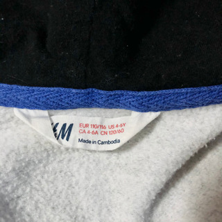 H&M ロック柄のパーカー　トレーナー　110 120の画像