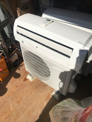 ①CORONA コロナ ルームエアコン CSH-N2216RE4-W 2.2kw 2017年製