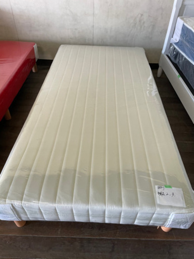 新品！脚付きマットレス！1台9800円！アイボリーとレッドあります