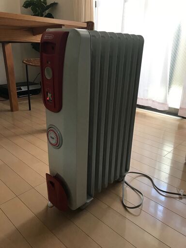 DeLonghiデロンギ 1200Wオイルヒーター H770812EFS-R 8枚サーマルカットフィン 値下げしました。