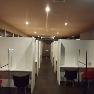 ひとめぼれもアリ！《スタイル・姿勢を意識している》魅力的な女性と...