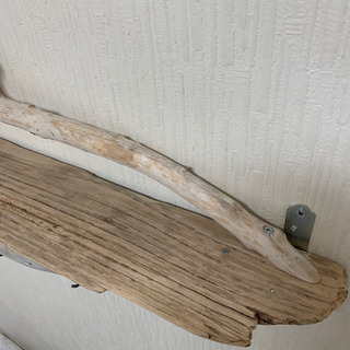 流木のウォールシェルフ付きハンガー流木のハンガーラック流木ハンガー 壁掛けフックの画像