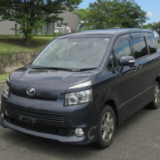 【自社ローン】ヴォクシー★ZSキラメキ★4WD★新品ナビプレゼント★