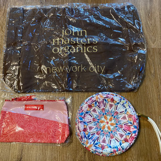 【新古品】トートバッグ、化粧ポーチ2個の画像