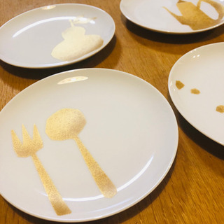 【新品☆未使用】プレート4枚セット　箱付き　北欧風　ナチュラル　シンプルの画像