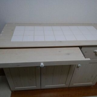 キッチン収納棚の画像