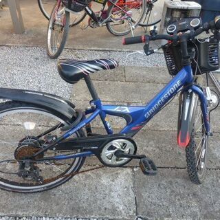 小学生用　ブリジストン　自転車　6段変速　ヘルメットつき　前後タ...