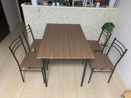 引取先決定。　　ダイニングテーブルセット