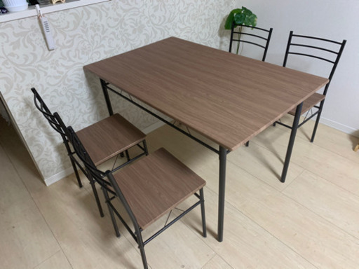 引取先決定。　　ダイニングテーブルセット