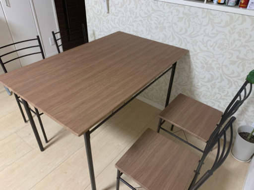 引取先決定。　　ダイニングテーブルセット