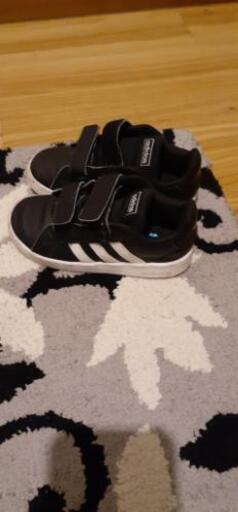 adidas　キッズスニーカー　16cm