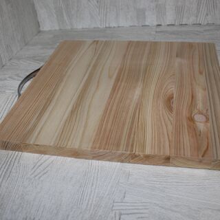 ハンドメイドでつくりました！カッティングボード　ひのきの画像