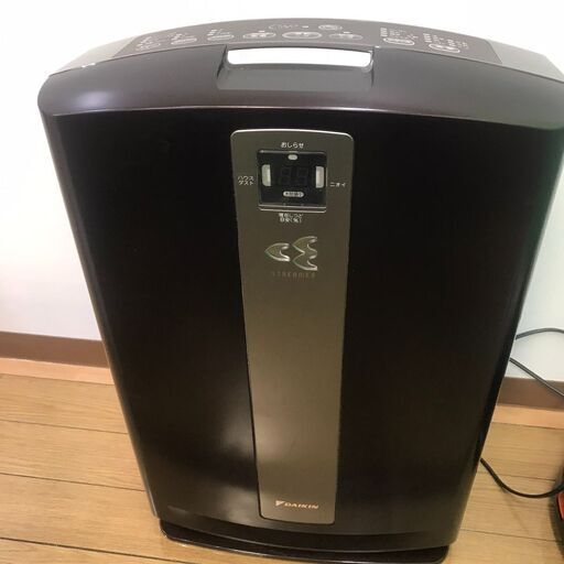 ダイキン　加湿空気清浄機　床置形 型番ACK70N-W