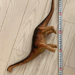 おおきな恐竜のフィギュア　２つの画像