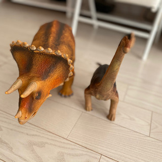 おおきな恐竜のフィギュア　２つ