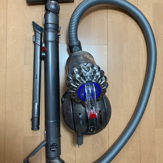 dyson / ダイソン サイクロン掃除機 DC63 【掃除機】