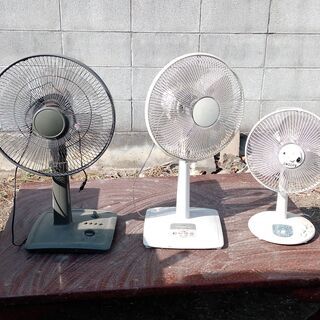 差し上げます。古い扇風機