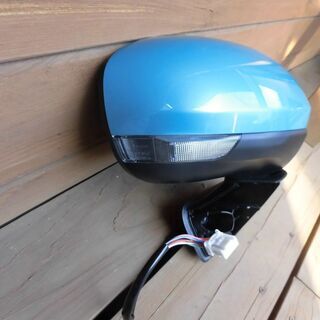 ダイハツ　トール　右ドアミラーの画像