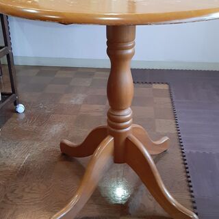 丸天板の洋風テーブル　