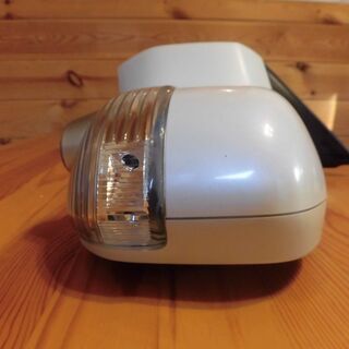 ニッサン　エルグランド　E51後期　左ドアミラー　ホワイトの画像