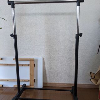 ハンガーラック(カバー有)譲ります
