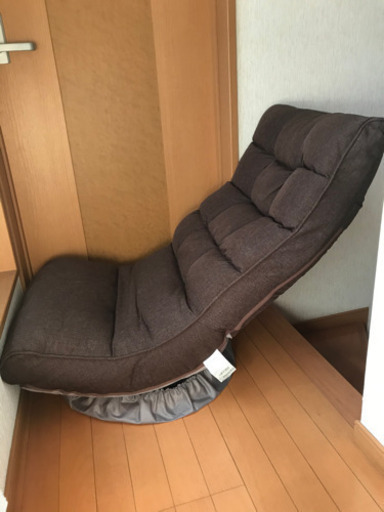 体にフィットする回転式リクライニング座椅子