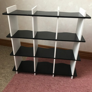 インテリア雑貨　飾り棚　モノクロ