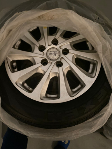 215/60R16のアルミホイール（古いスタッドレス付）