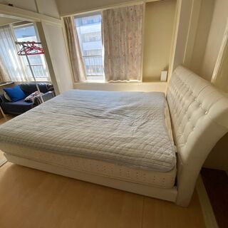 クイーンサイズのベッドさしあげますの画像