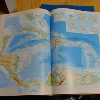 ユーキャン　大判世界地図　2冊の画像