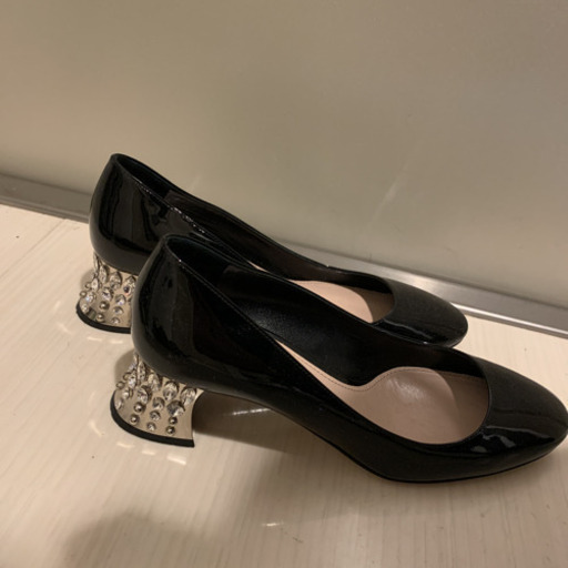 (正規品)ミュウミュウ miumiu エナメル　パンプス 黒　24.5㌢