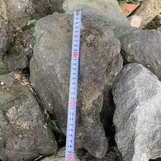 溶岩石（多分）などあげます。