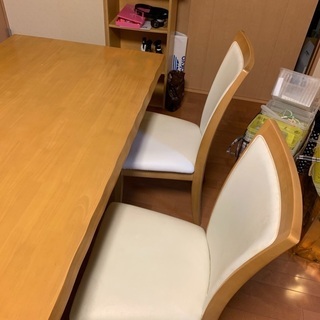 ダイニングテーブル、椅子×4の画像