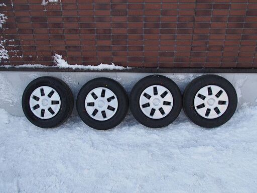 ダイハツ ハイゼットカーゴ 新車外し 純正スチールホイールキャップ付き 145R12 6PR